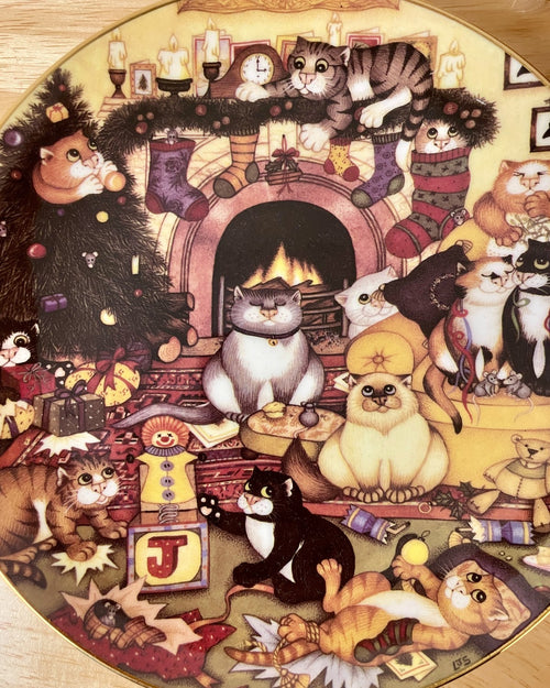 'Christmas Chaos' Decorative Cat Plate